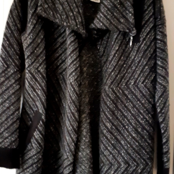 A Brand New Cynthia Rowley Sweater Coat Never worn, just tried on. - Picture 1 of 5